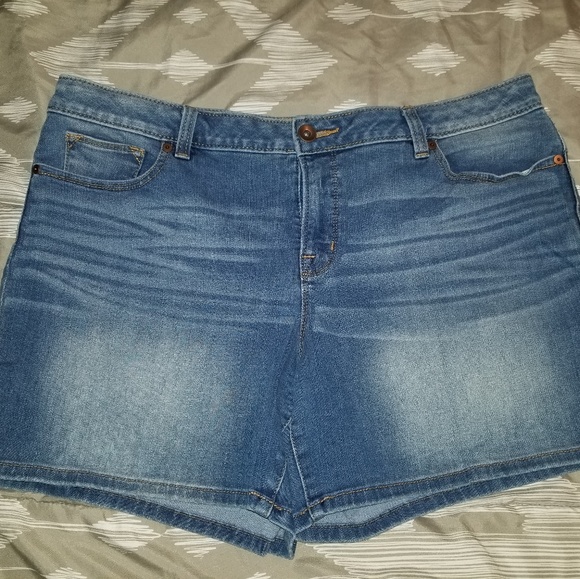 Brand new condition Jean shorts - Picture 1 of 2